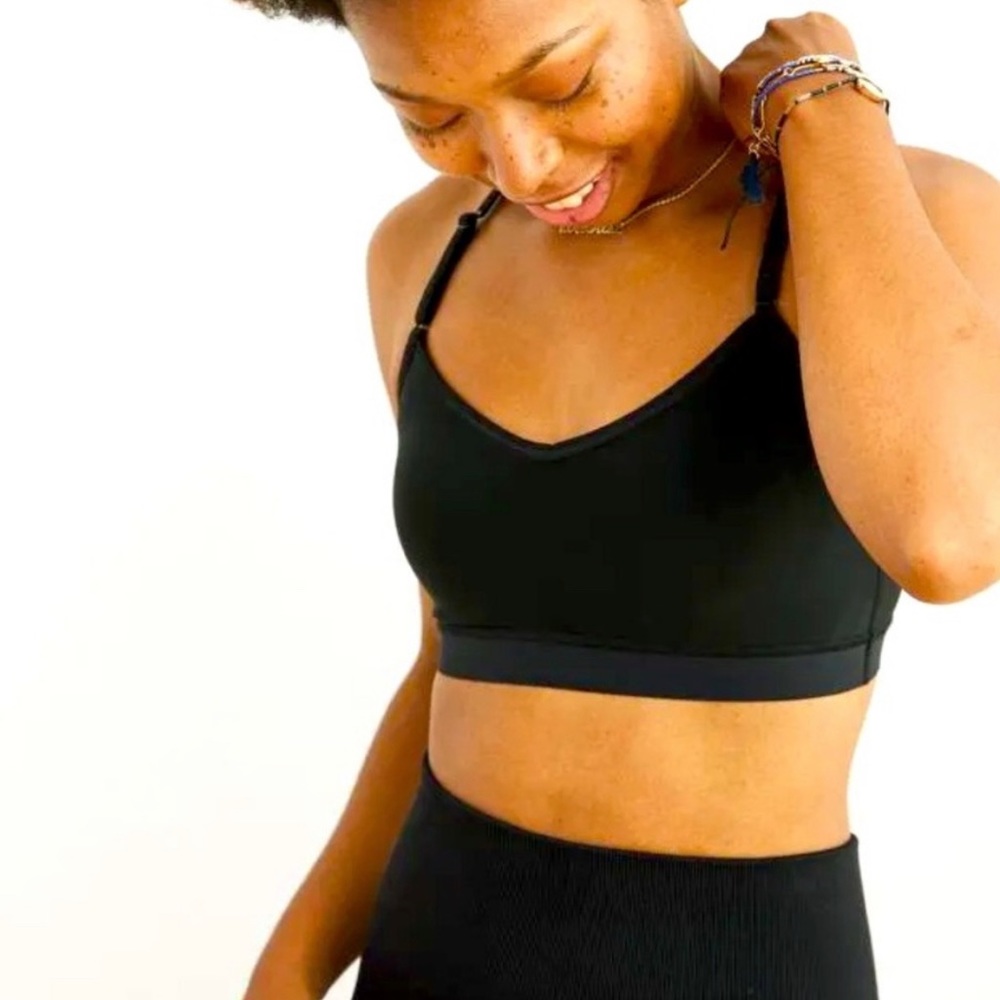 Aerie Chill Play Move Black Sports Bra - Picture 1 of 4